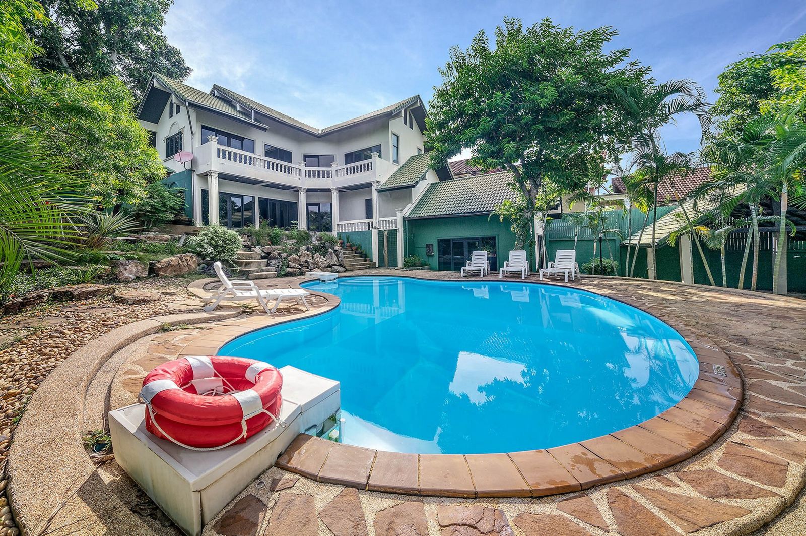 4-Bedroom 4-bathroom Villa at Chaweng Lakeview Villa for Sale 150 M THB