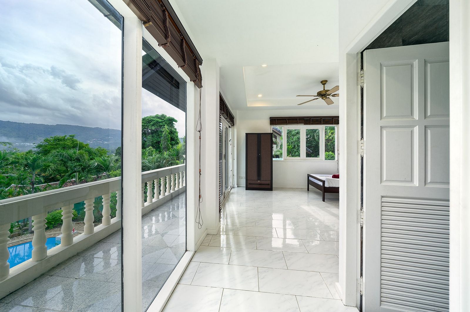 4-Bedroom 4-bathroom Villa at Chaweng Lakeview Villa for Sale 150 M THB