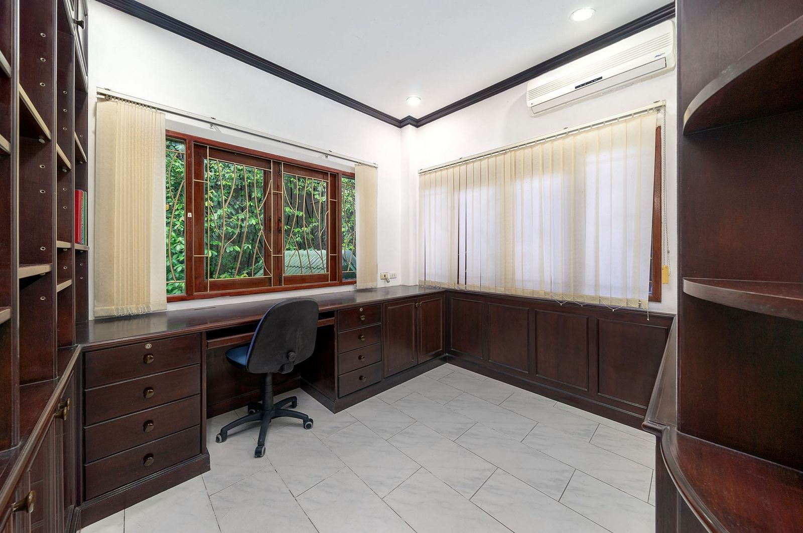 4-Bedroom 4-bathroom Villa at Chaweng Lakeview Villa for Sale 150 M THB