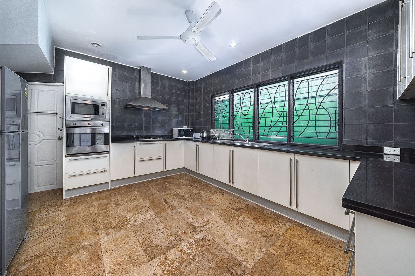 4-Bedroom 4-bathroom Villa at Chaweng Lakeview Villa for Sale 150 M THB