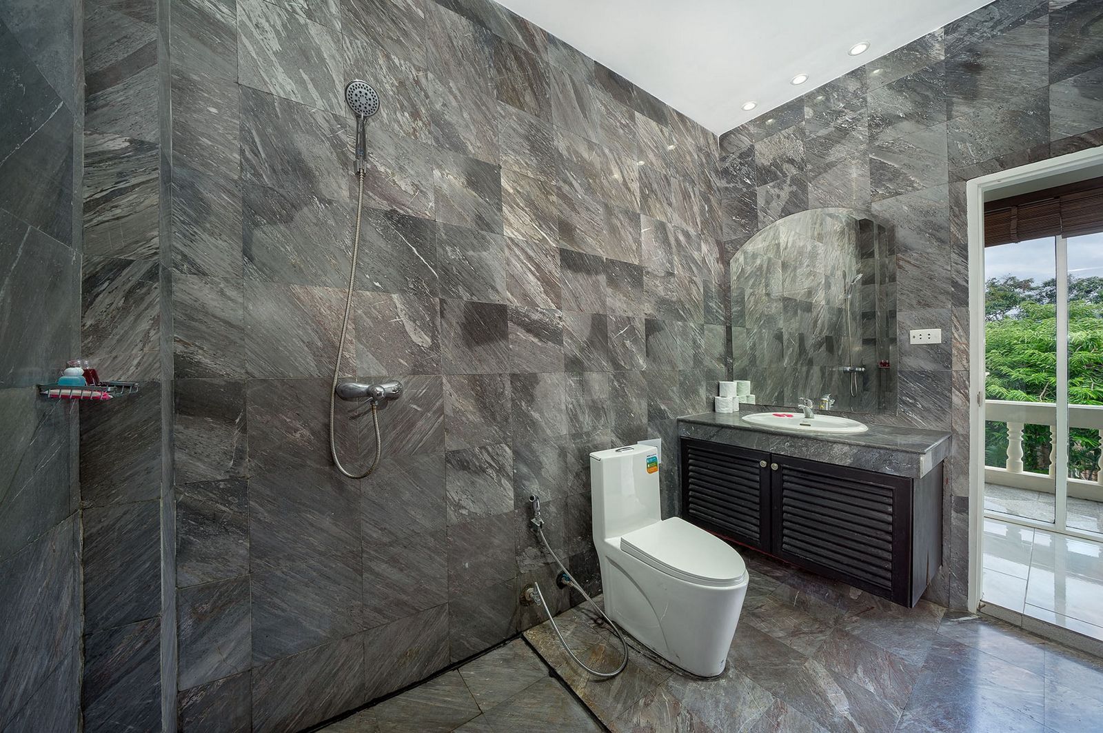 4-Bedroom 4-bathroom Villa at Chaweng Lakeview Villa for Sale 150 M THB