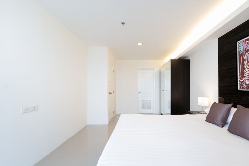 2-Bedroom, 2-Bathroom Condo for Rent at The Waterford Diamond Tower, 85 sqm, 45,000 THB/month, Near BTS Phrom Phong