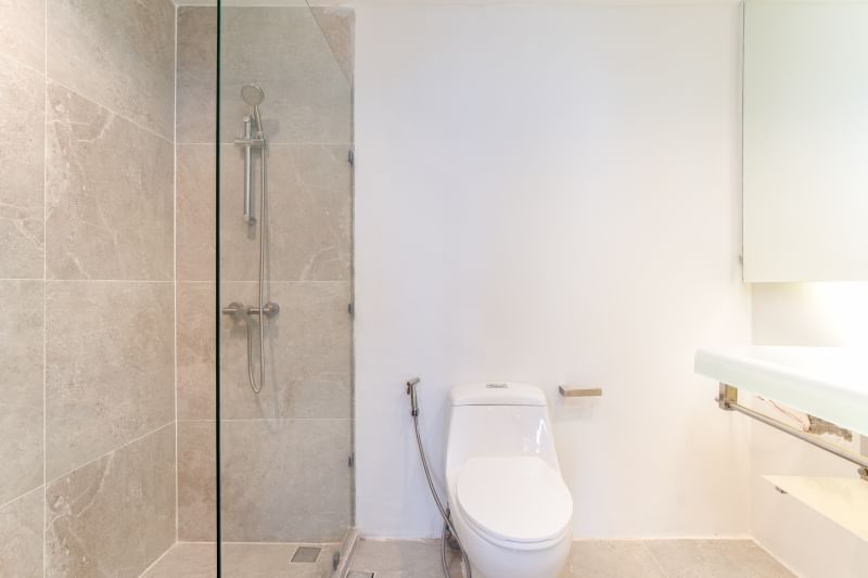 2-Bedroom, 2-Bathroom Condo for Rent at The Waterford Diamond Tower, 85 sqm, 45,000 THB/month, Near BTS Phrom Phong
