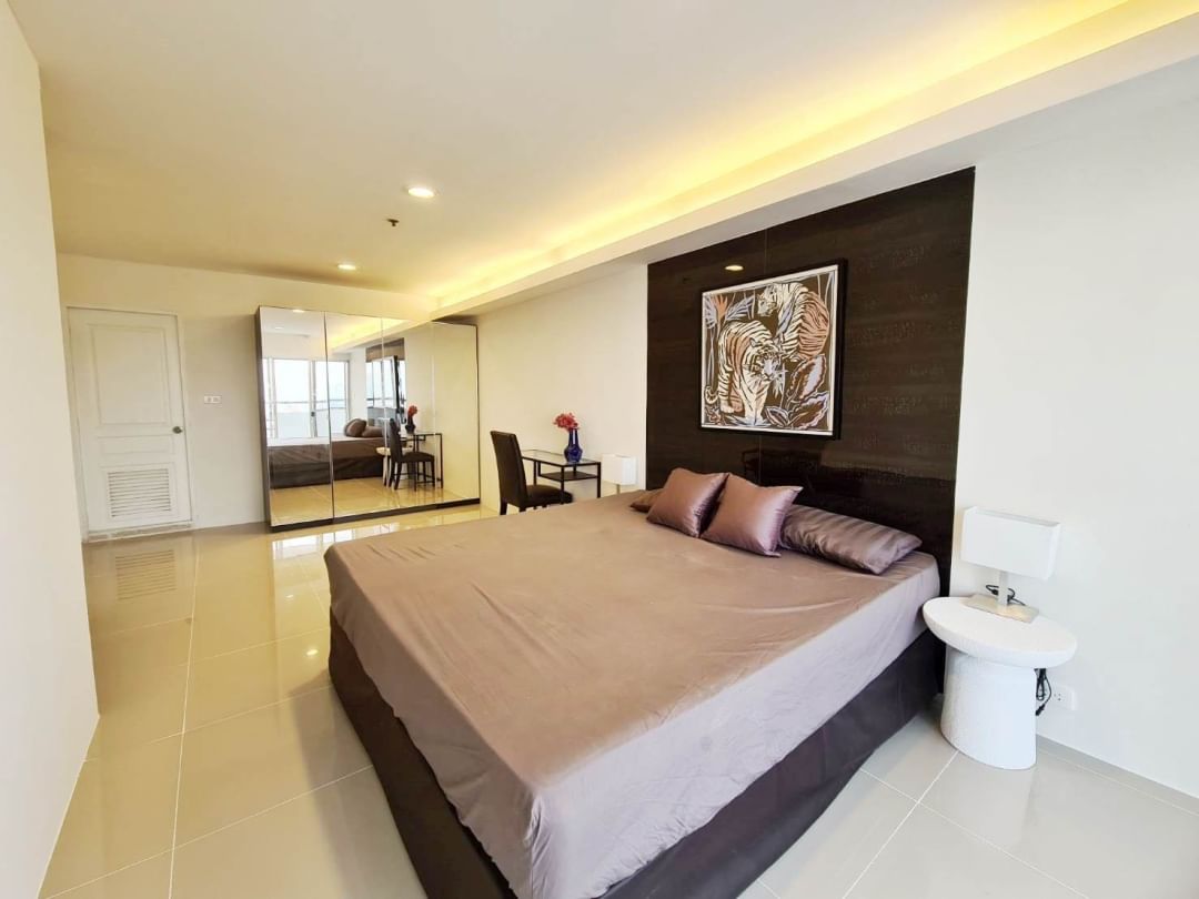 3-Bed, 3-Bath Condo for Rent at The Waterford Diamond Tower, 146 sqm, 79,000 THB/month, Near BTS PhromPong
