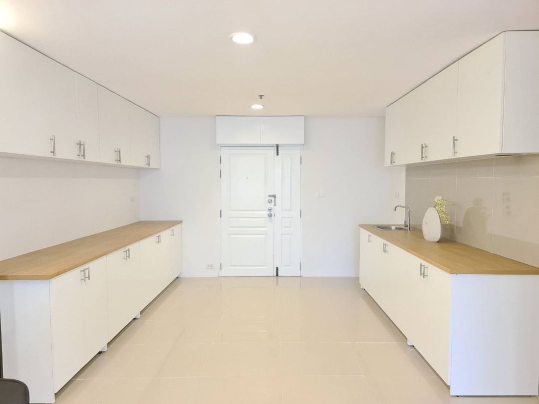 3-Bed, 3-Bath Condo for Rent at The Waterford Diamond Tower, 146 sqm, 79,000 THB/month, Near BTS PhromPong