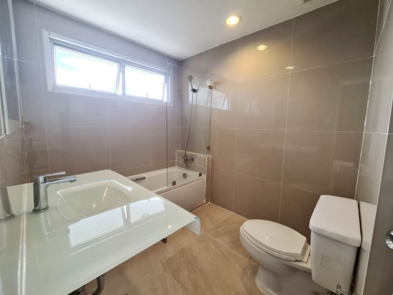 3-Bedroom, 3-Bathroom Condo at Waterford Diamond Tower, 146 sqm, ฿79,000/month, Near BTS Phrom Phong – For Rent