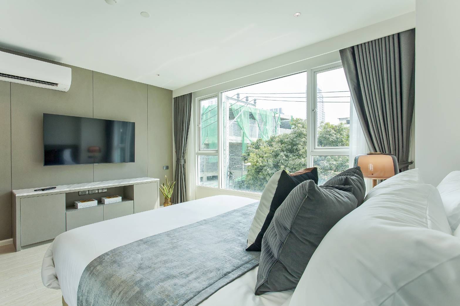 2-Bedroom, 2-Bathroom Condo at GM Residence Ekkamai Soi 18 for Rent, 100 sqm, ฿135,000, Near Ekkamai BTS