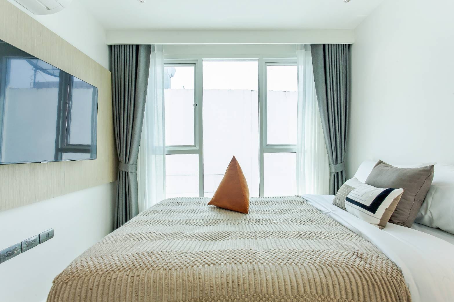 2-Bedroom, 2-Bathroom Condo at GM Residence Ekkamai Soi 18 for Rent, 100 sqm, ฿135,000, Near Ekkamai BTS