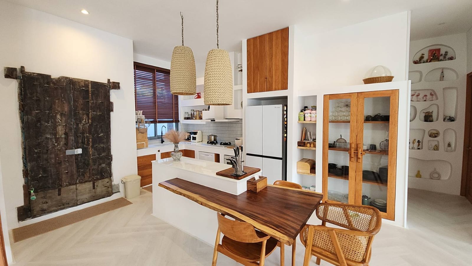 3-Bedroom, 3-Bathroom Modern Villa with Private Pool and Eco-Friendly Features, 300 sqm in Hua Na Soi 21, Hua Hin, for Sale at ฿13,900,000
