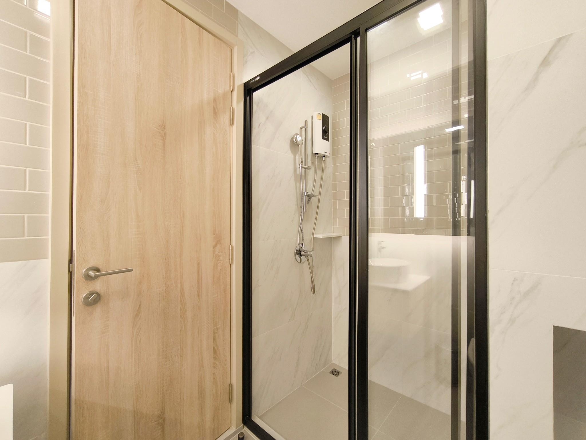 1-Bed, 1-Bath, 42 sqm Room for Rent at XT Phayathai, 25,000 THB/Month, Near BTS Phayathai
