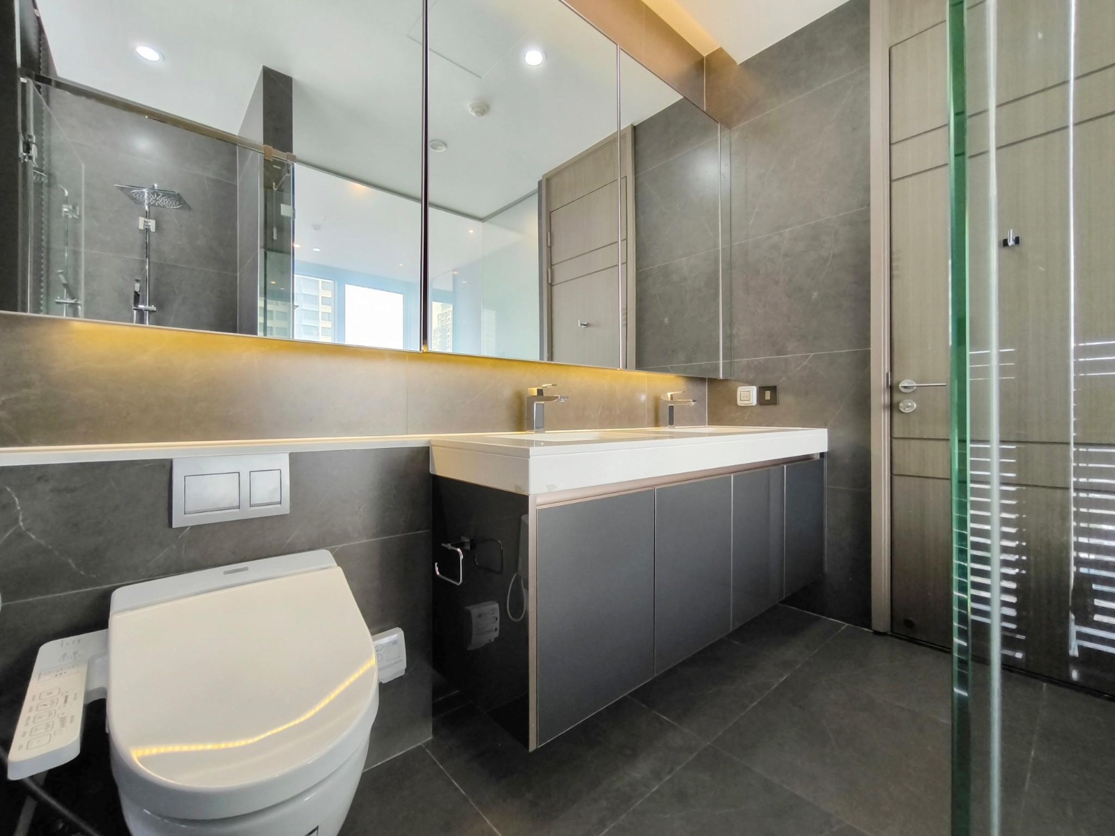 2-Bedroom, 2-Bathroom Condo for Rent at THE ESSE at SINGHA COMPLEX, 78 sq.m., ฿75,000/Month, Near MRT Phetchaburi – Luxury Living in Asoke-Petchaburi