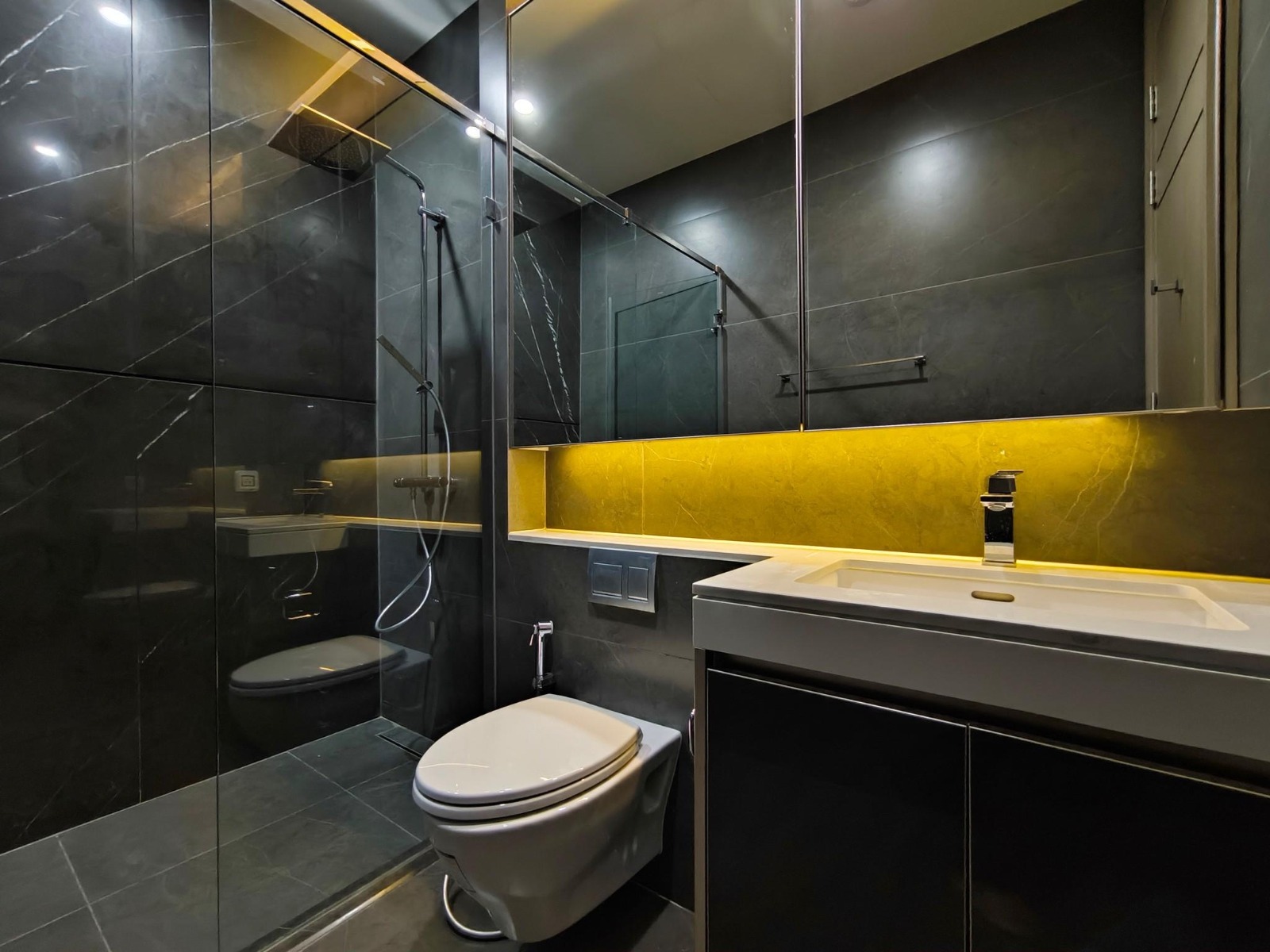 2-Bedroom, 2-Bathroom Condo for Rent at THE ESSE at SINGHA COMPLEX, 78 sq.m., ฿75,000/Month, Near MRT Phetchaburi – Luxury Living in Asoke-Petchaburi