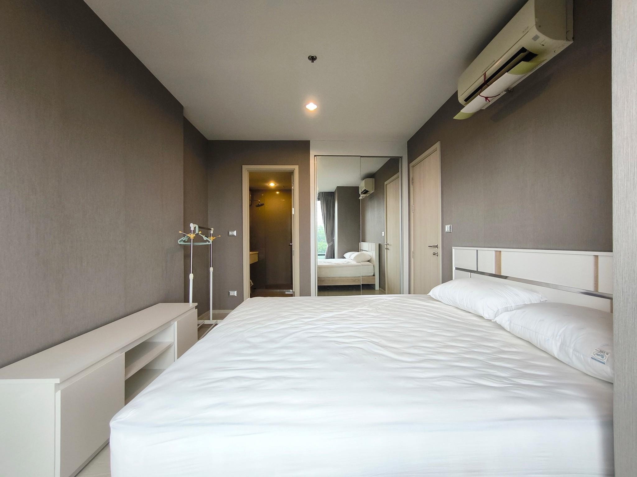 1-Bedroom, 1-Bathroom Condo for Rent at Rhythm Sukhumvit 42, 45 sqm, 33,000 Baht/Month, Near Ekkamai BTS Station