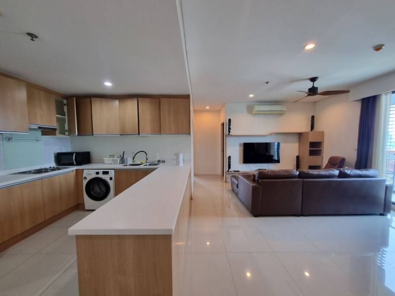 2-Bedroom 2-Bathroom 86 sqm Condo at Villa Asoke Condominium for Rent 45,000 THB/month near MRT Phetchaburi Station