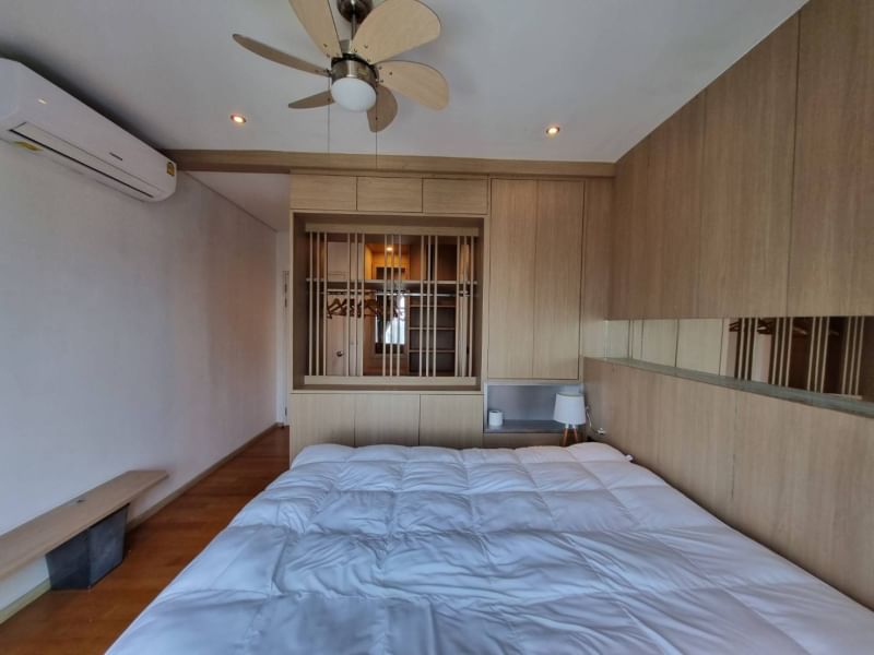 2-Bedroom 2-Bathroom 86 sqm Condo at Villa Asoke Condominium for Rent 45,000 THB/month near MRT Phetchaburi Station
