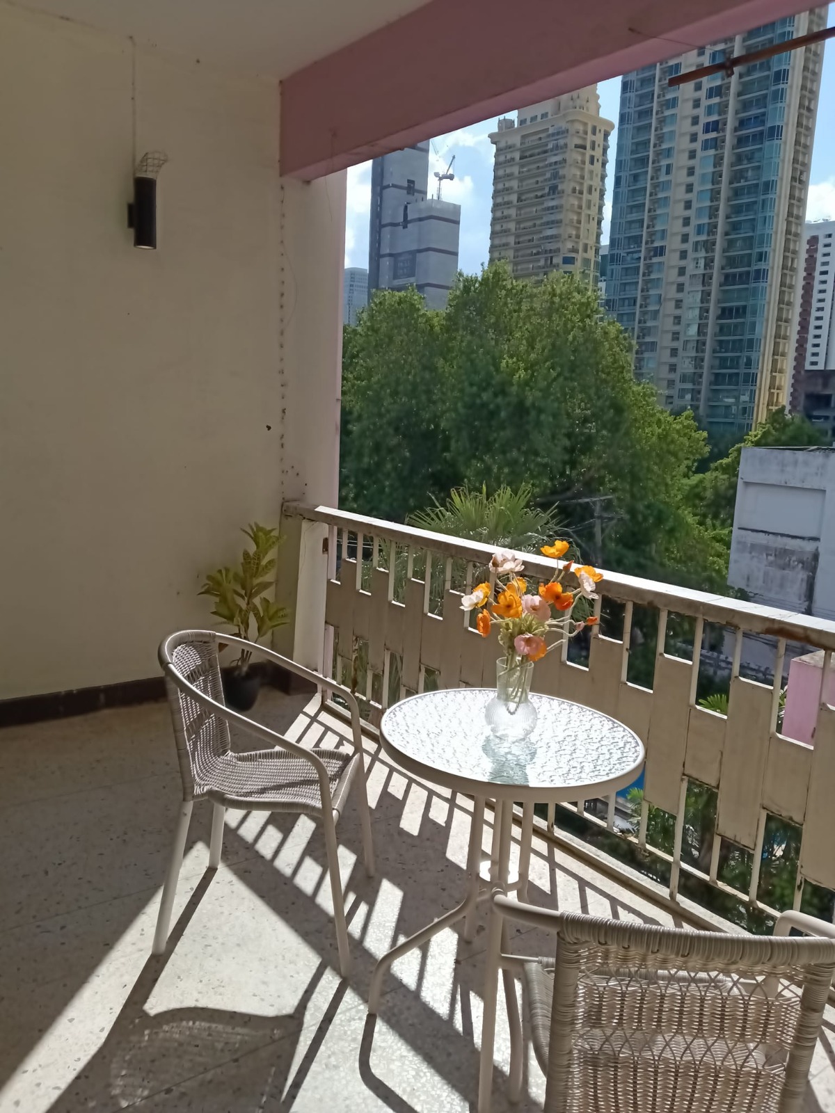 3-Bed 2-Bath Condo at Swasdi Mansion, 200sqm for Rent near BTS Phrom Phong – ฿55,000/Month
