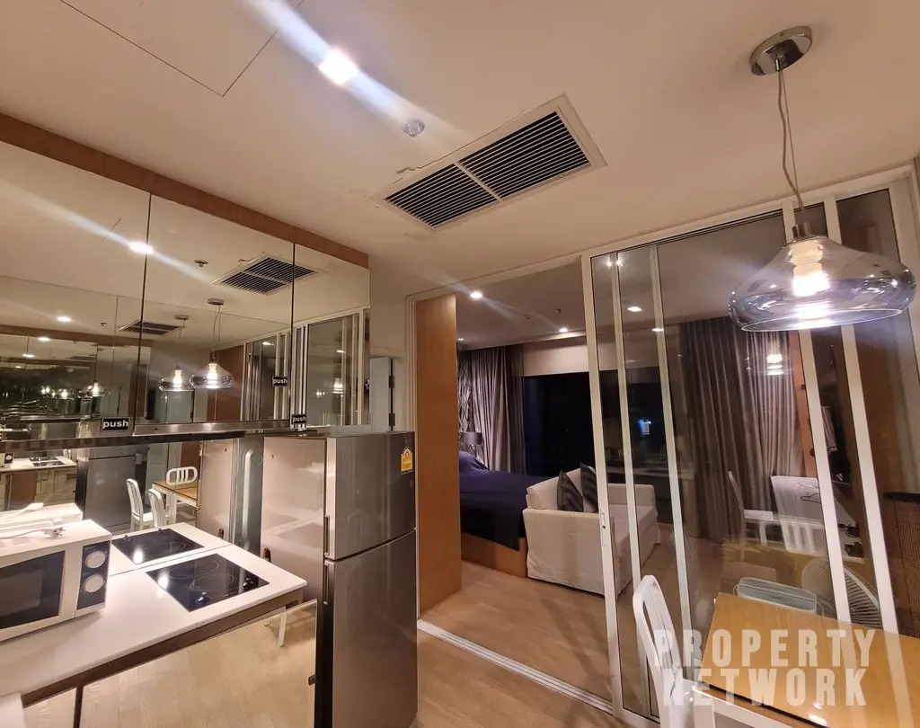 1-Bed, 1-Bath Condo for Rent/Sale at Noble Refine Phromphong, 32 sq.m., ฿22,000/month or ฿7,004,000, Near BTS Phrom Phong, Fully Furnished, Prime Location