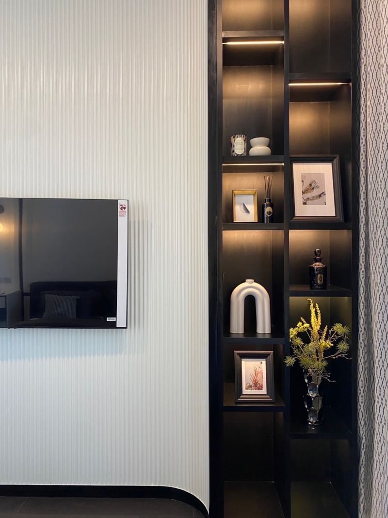 Luxurious 2-bedroom 2-bathroom condo for rent at Laviq Sukhumvit 57, 97.5 sqm with 5-star amenities. Prime Thong Lo location. Rent 140,000 THB/month near BTS Thonglor