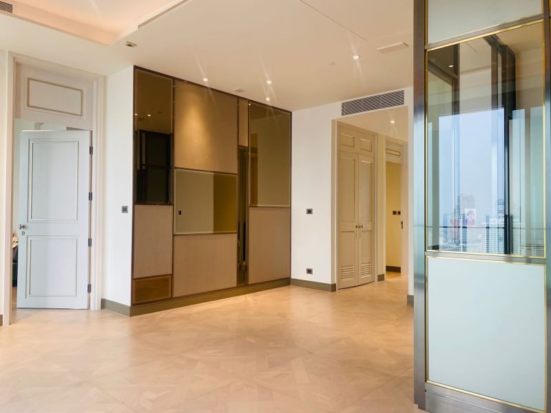 Discover unmatched luxury at The Residences at Mandarin Oriental Bangkok. A stunning 2-bedroom, 2.5-bathroom condo, 150.17 sqm, for sale at 71,990,000 THB near BTS Charoen Nakhon