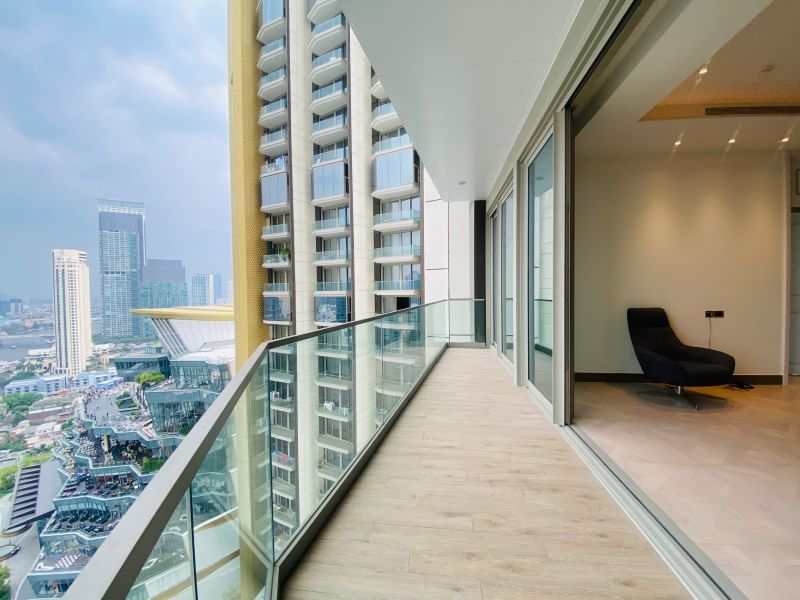Discover unmatched luxury at The Residences at Mandarin Oriental Bangkok. A stunning 2-bedroom, 2.5-bathroom condo, 150.17 sqm, for sale at 71,990,000 THB near BTS Charoen Nakhon