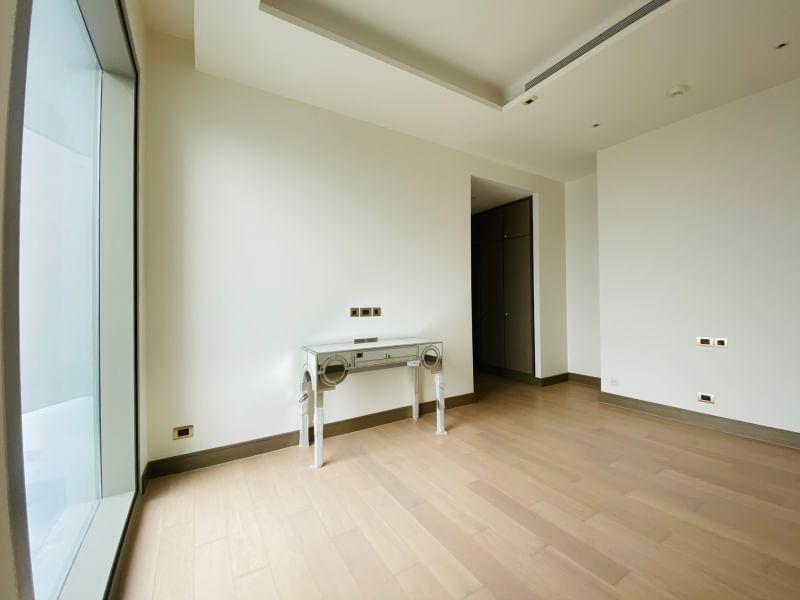 Discover unmatched luxury at The Residences at Mandarin Oriental Bangkok. A stunning 2-bedroom, 2.5-bathroom condo, 150.17 sqm, for sale at 71,990,000 THB near BTS Charoen Nakhon