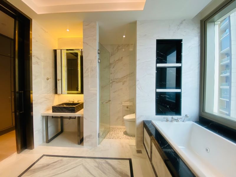 Discover unmatched luxury at The Residences at Mandarin Oriental Bangkok. A stunning 2-bedroom, 2.5-bathroom condo, 150.17 sqm, for sale at 71,990,000 THB near BTS Charoen Nakhon