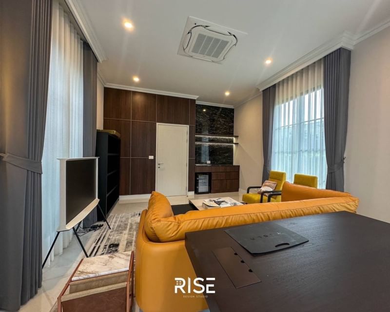 Luxury living at Narasiri Krungthepkreetha: a stunning 4-bedroom, 5-bathroom 554 sqm house for rent 550,000 THB/month with world-class amenities near MRT Si Kritha