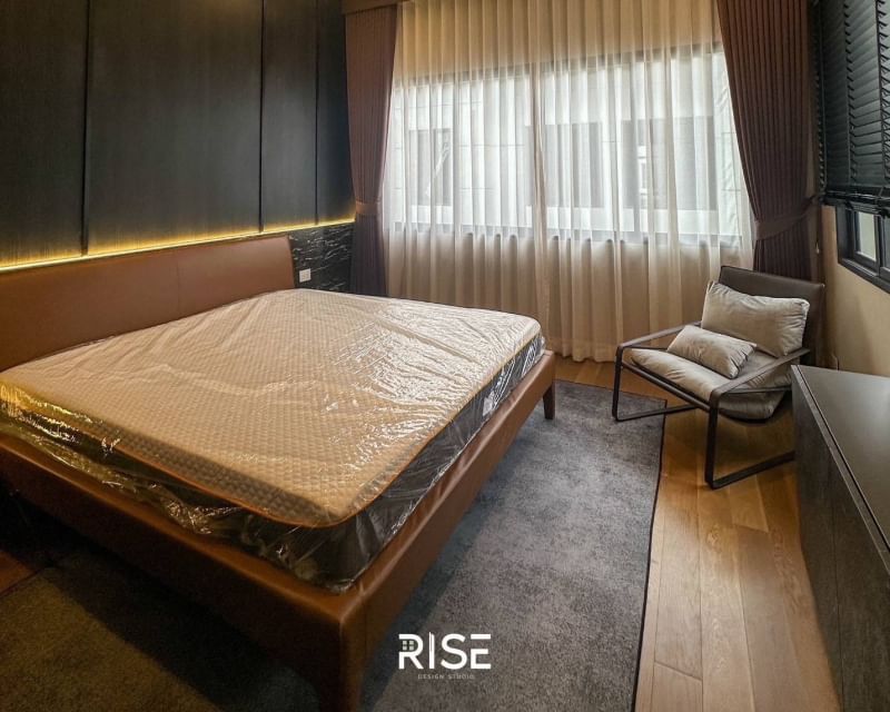 Luxury living at Narasiri Krungthepkreetha: a stunning 4-bedroom, 5-bathroom 554 sqm house for rent 550,000 THB/month with world-class amenities near MRT Si Kritha