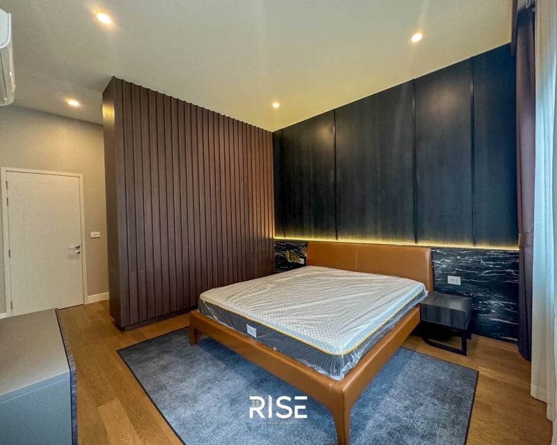 Luxury living at Narasiri Krungthepkreetha: a stunning 4-bedroom, 5-bathroom 554 sqm house for rent 550,000 THB/month with world-class amenities near MRT Si Kritha