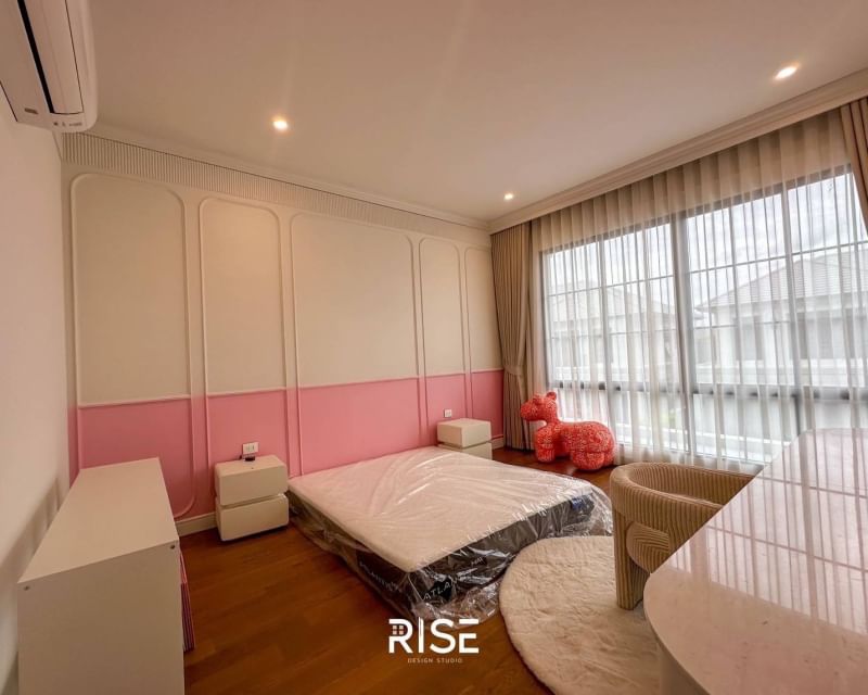 Luxury living at Narasiri Krungthepkreetha: a stunning 4-bedroom, 5-bathroom 554 sqm house for rent 550,000 THB/month with world-class amenities near MRT Si Kritha