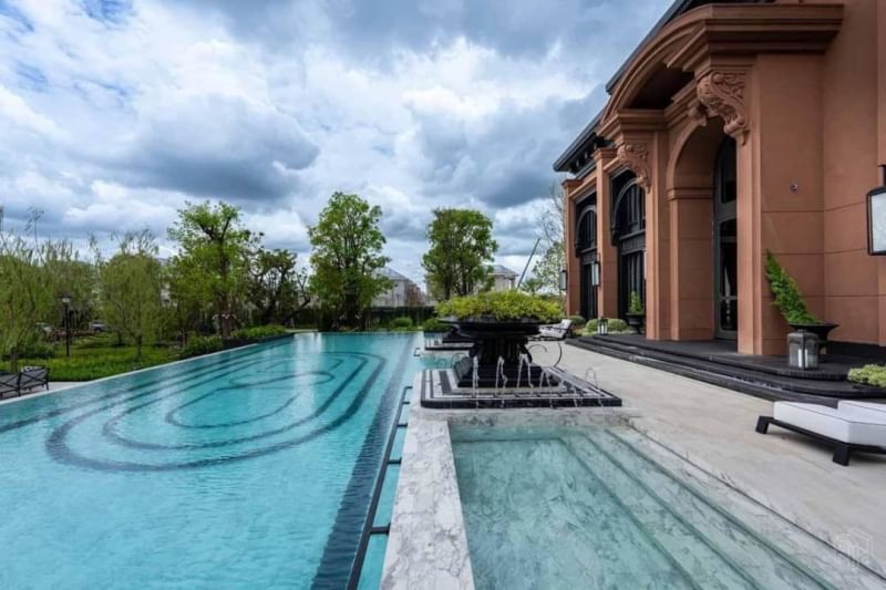 Luxury living at Narasiri Krungthepkreetha: a stunning 4-bedroom, 5-bathroom 554 sqm house for rent 550,000 THB/month with world-class amenities near MRT Si Kritha