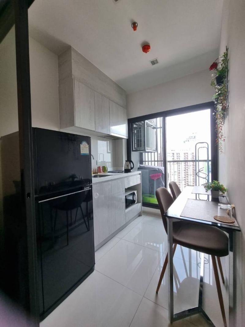 Stylish 1-bedroom condo for rent at Life Sukhumvit 48. Fully furnished, 30 sqm unit with stunning city views near BTS Phra Khanong. Rent: 17,000 THB/month.