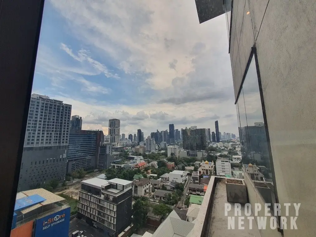 Luxurious 1-bedroom condo for rent at The Emporio Place, Sukhumvit 24. Spacious 95 sqm unit with modern furnishings and world-class amenities. THB 49,000/month near BTS Phrom Phong