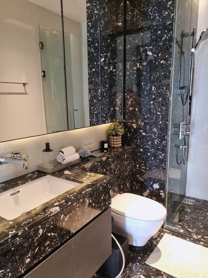 2BR, 2BTH, 83 sqm Condo for Rent/Sale at BEATNIQ Sukhumvit 32, ฿95,000/month or ฿19,550,000 – Near BTS Thong Lo, Luxury Living in Prime Location
