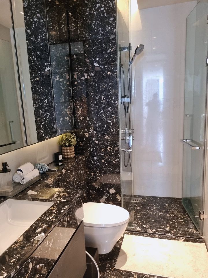 2BR, 2BTH, 83 sqm Condo for Rent/Sale at BEATNIQ Sukhumvit 32, ฿95,000/month or ฿19,550,000 – Near BTS Thong Lo, Luxury Living in Prime Location