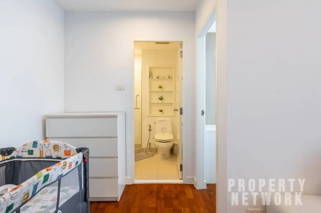 Spacious 2-bedroom, 2-bathroom condo for rent at Baan Siri 24, 110 sqm on the 20th floor. Fully furnished, prime Sukhumvit location, 70,000 THB/month near BTS Phrom Phong