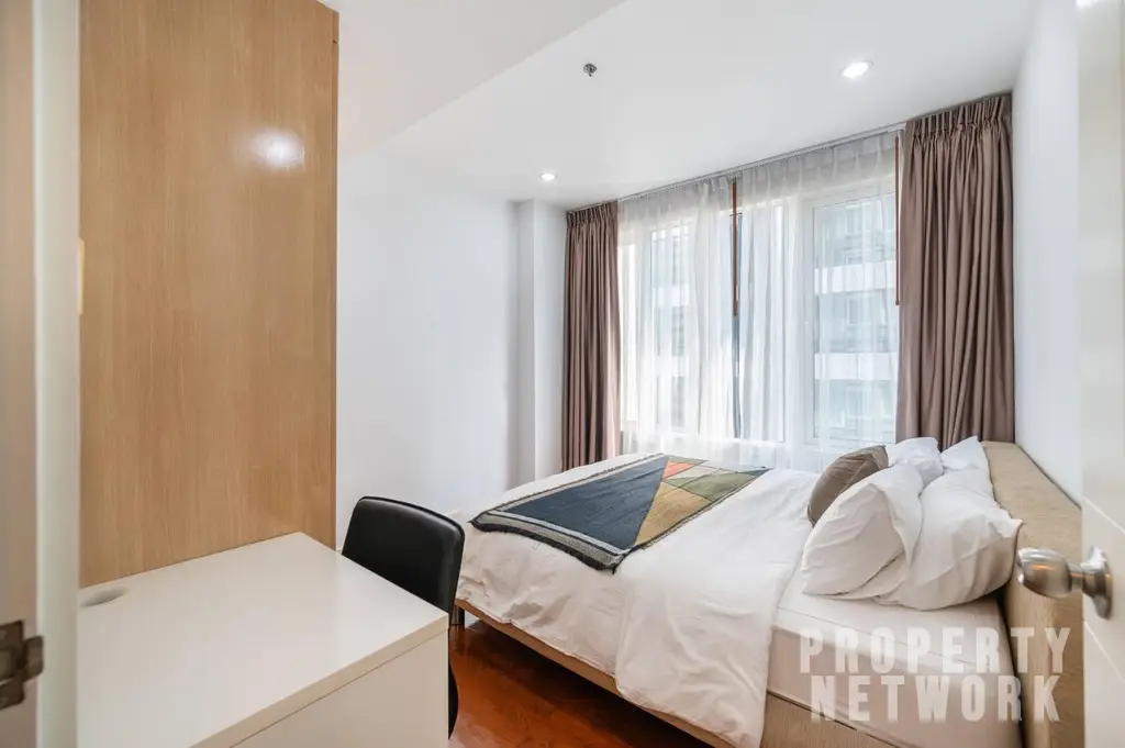 Spacious 2-bedroom, 2-bathroom condo for rent at Baan Siri 24, 110 sqm on the 20th floor. Fully furnished, prime Sukhumvit location, 70,000 THB/month near BTS Phrom Phong