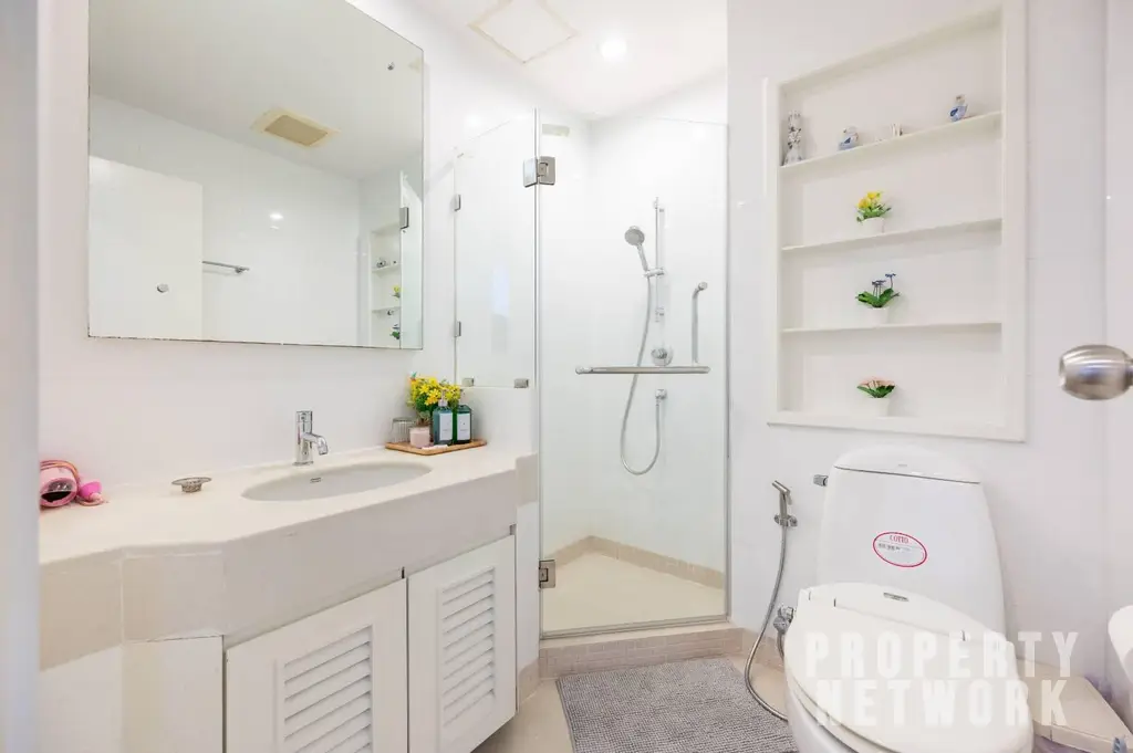 Spacious 2-bedroom, 2-bathroom condo for rent at Baan Siri 24, 110 sqm on the 20th floor. Fully furnished, prime Sukhumvit location, 70,000 THB/month near BTS Phrom Phong