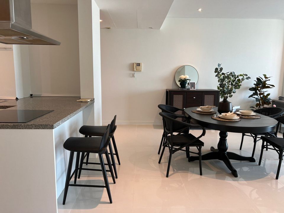 2-Bed, 2-Bath, 106 sqm Condo for Rent at FULLERTON Sukhumvit, Ekamai BTS, ฿83,000/month – Luxurious Living with City Views & Premium Amenities