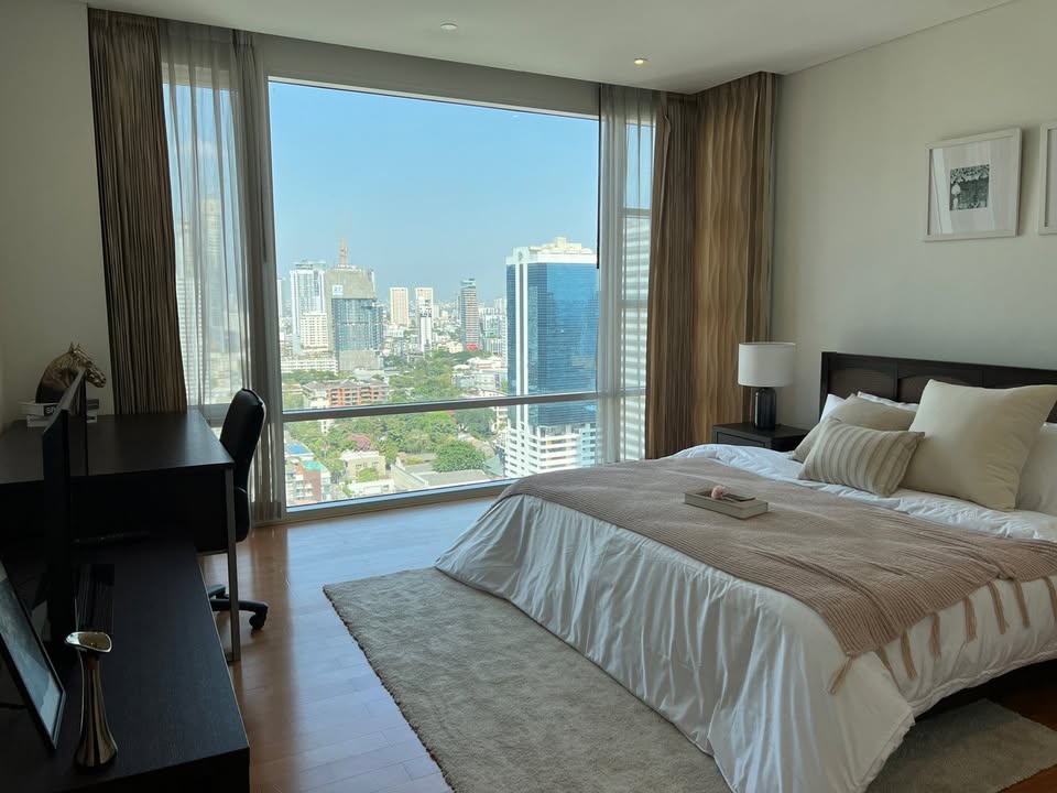 2-Bed, 2-Bath, 106 sqm Condo for Rent at FULLERTON Sukhumvit, Ekamai BTS, ฿83,000/month – Luxurious Living with City Views & Premium Amenities