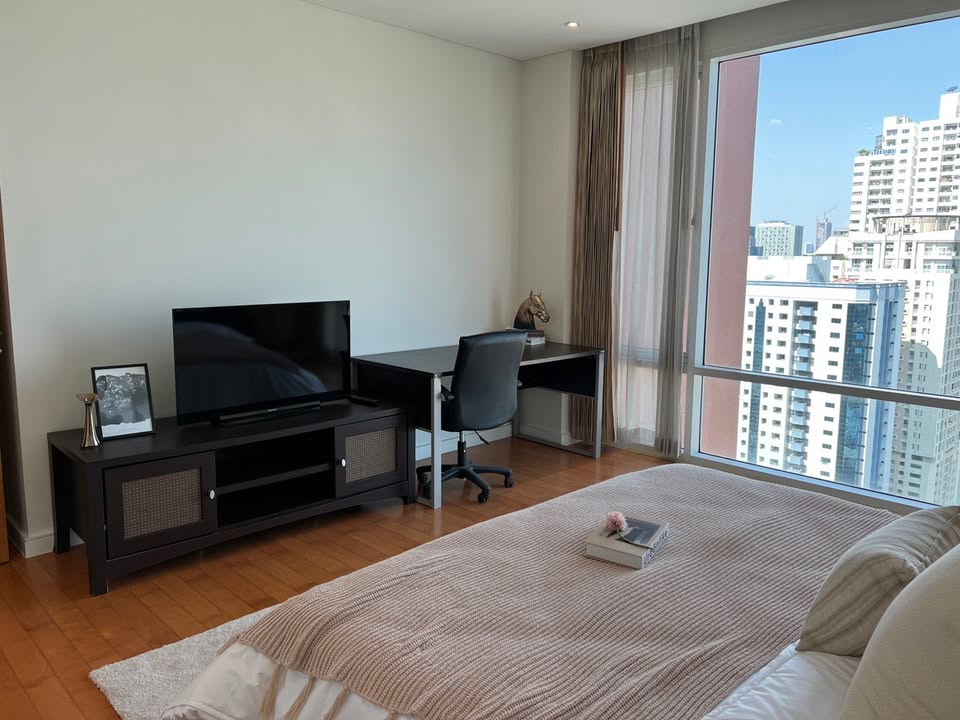 2-Bed, 2-Bath, 106 sqm Condo for Rent at FULLERTON Sukhumvit, Ekamai BTS, ฿83,000/month – Luxurious Living with City Views & Premium Amenities