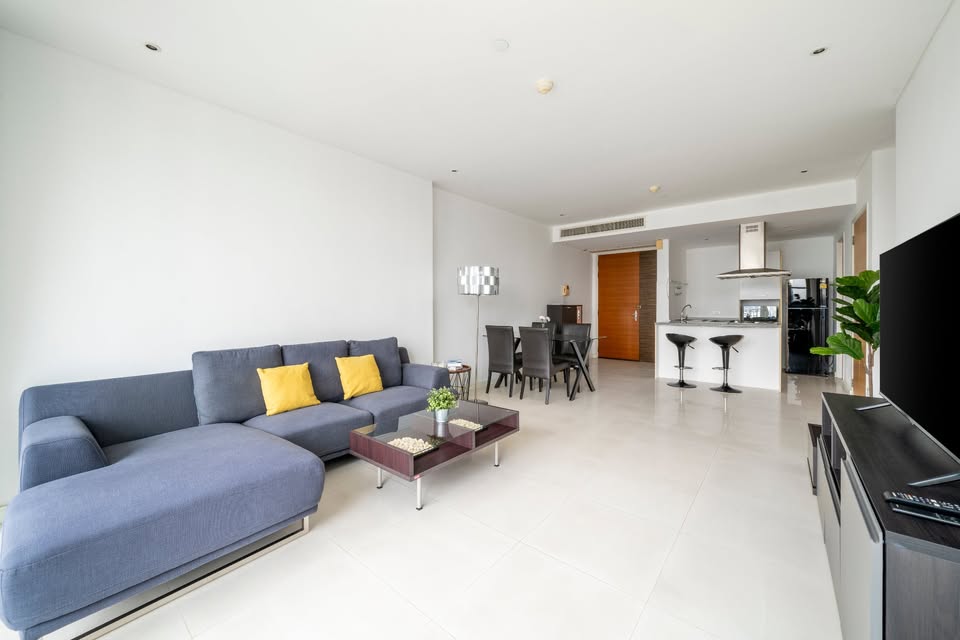2-Bed, 2-Bath Condo for Rent at FULLERTON, Ekamai | 96 sqm, Fully Furnished, ฿85,000/month | Prime Location Next to Ekamai BTS | Pet-Friendly