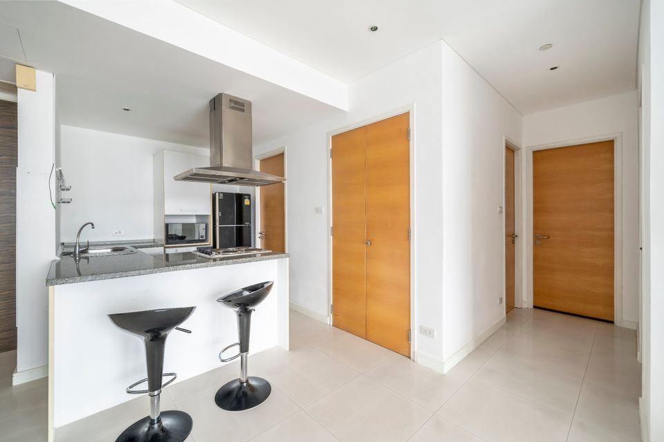 2-Bed, 2-Bath Condo for Rent at FULLERTON, Ekamai | 96 sqm, Fully Furnished, ฿85,000/month | Prime Location Next to Ekamai BTS | Pet-Friendly