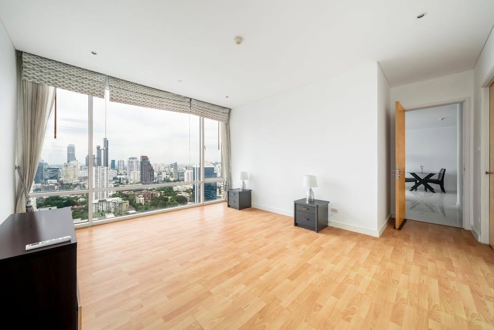 2-Bed, 2-Bath Condo for Rent at FULLERTON, Ekamai | 96 sqm, Fully Furnished, ฿85,000/month | Prime Location Next to Ekamai BTS | Pet-Friendly