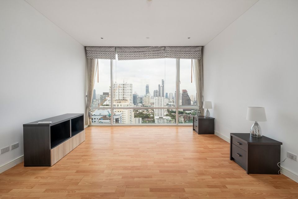 2-Bed, 2-Bath Condo for Rent at FULLERTON, Ekamai | 96 sqm, Fully Furnished, ฿85,000/month | Prime Location Next to Ekamai BTS | Pet-Friendly