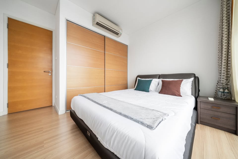 2-Bed, 2-Bath Condo for Rent at FULLERTON, Ekamai | 96 sqm, Fully Furnished, ฿85,000/month | Prime Location Next to Ekamai BTS | Pet-Friendly