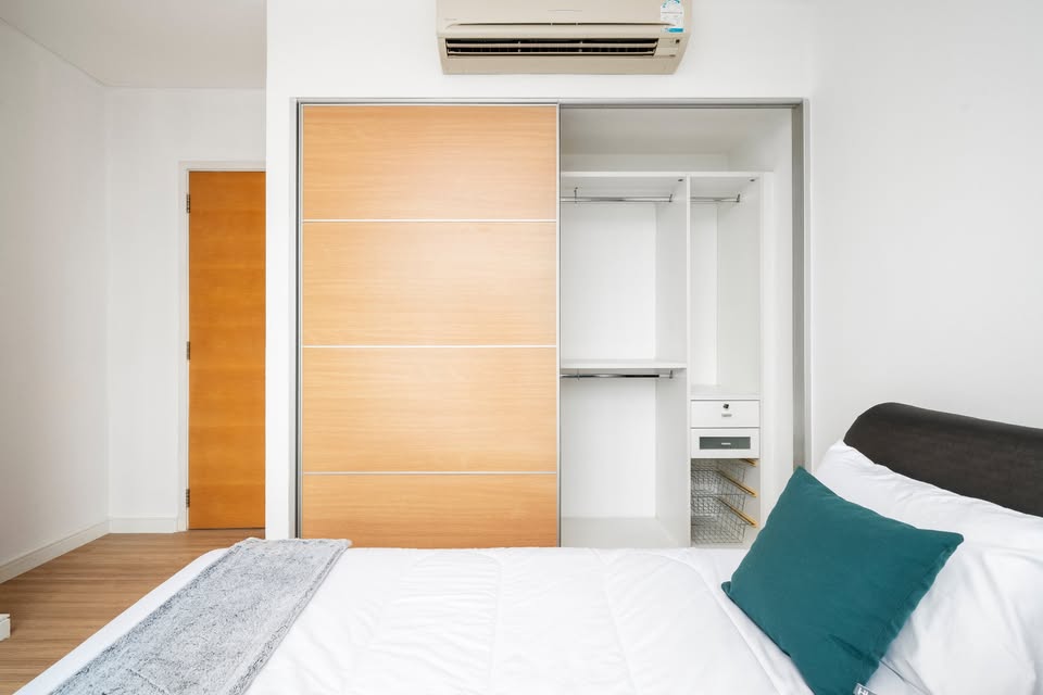 2-Bed, 2-Bath Condo for Rent at FULLERTON, Ekamai | 96 sqm, Fully Furnished, ฿85,000/month | Prime Location Next to Ekamai BTS | Pet-Friendly