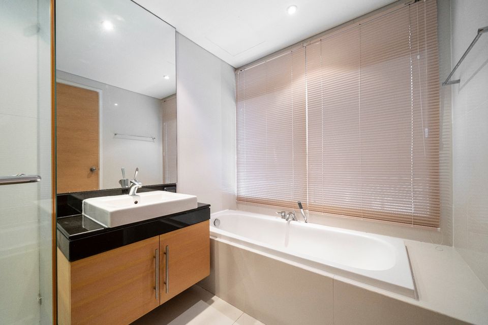 2-Bed, 2-Bath Condo for Rent at FULLERTON, Ekamai | 96 sqm, Fully Furnished, ฿85,000/month | Prime Location Next to Ekamai BTS | Pet-Friendly