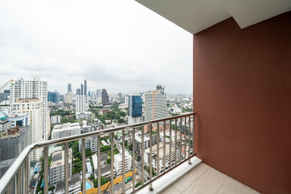 2-Bed, 2-Bath Condo for Rent at FULLERTON, Ekamai | 96 sqm, Fully Furnished, ฿85,000/month | Prime Location Next to Ekamai BTS | Pet-Friendly