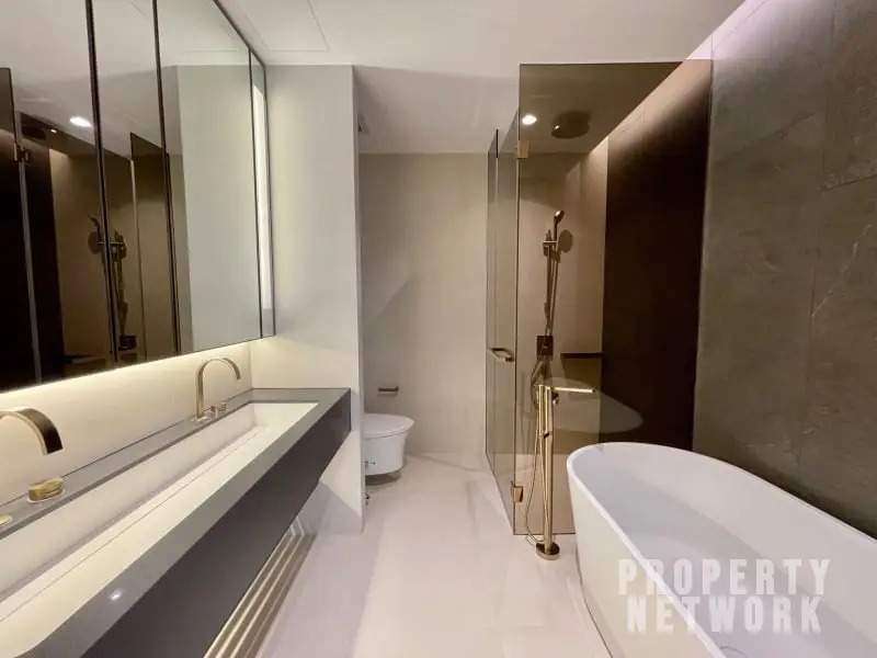 Rent or own this luxurious 2-bedroom 2-bathroom condo at The Estelle Phrom Phong. Fully furnished Condo for sale at 39,400,000 THB or Rent at 125,000 THB/month near BTS Phrom Phong